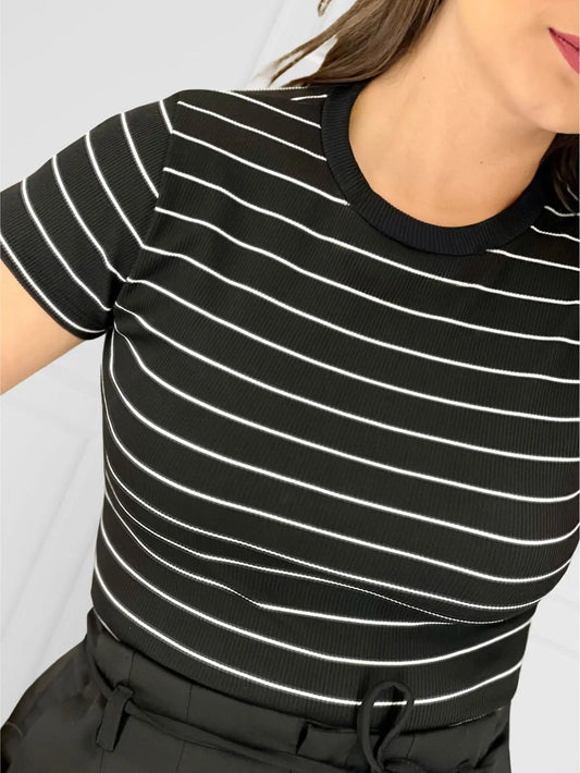 Camiseta Feminina Listrada Ribana – Estilo Casual Moderno – Primavera/Verão