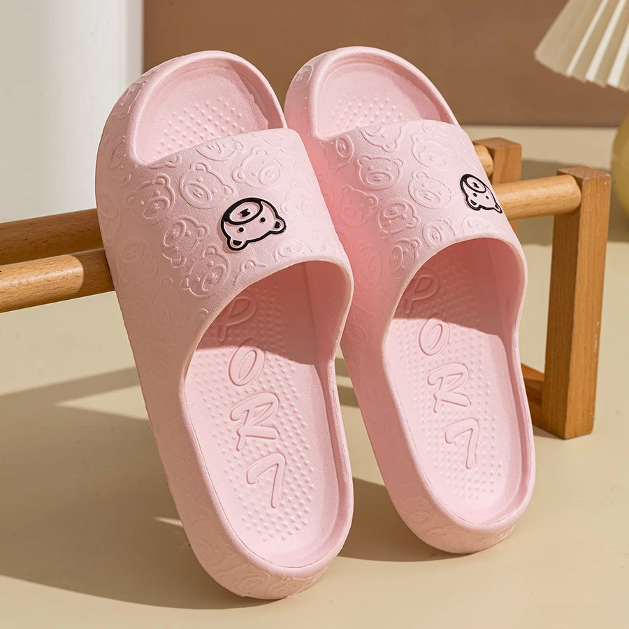 Chinelo Estilo Verão com Estampa de Ursinho