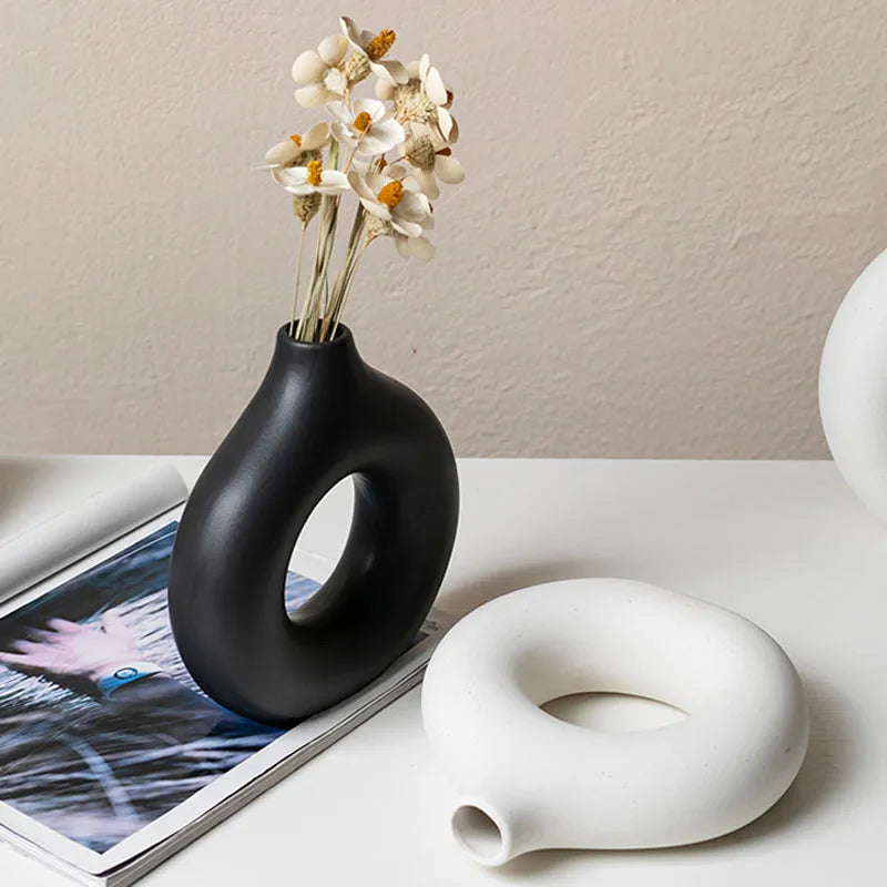 Vaso Decorativo Minimalista em Forma de Donut – Estilo Moderno