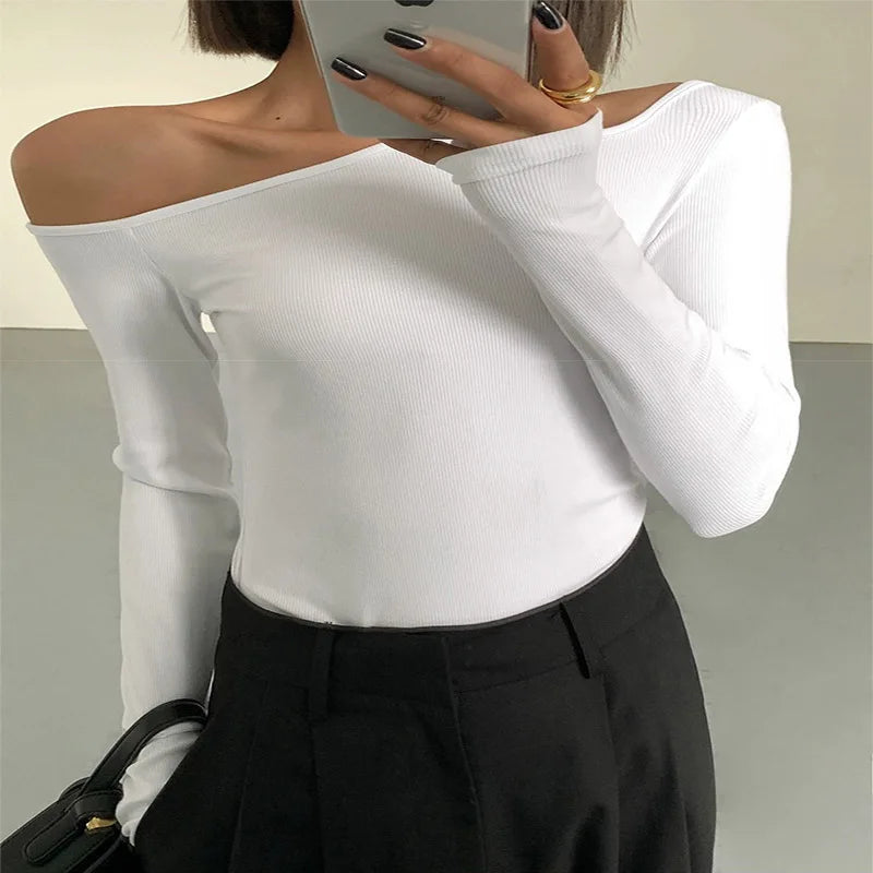 Blusa Feminina Ombro Caído Assimétrico – Slim Fit com Manga Longa