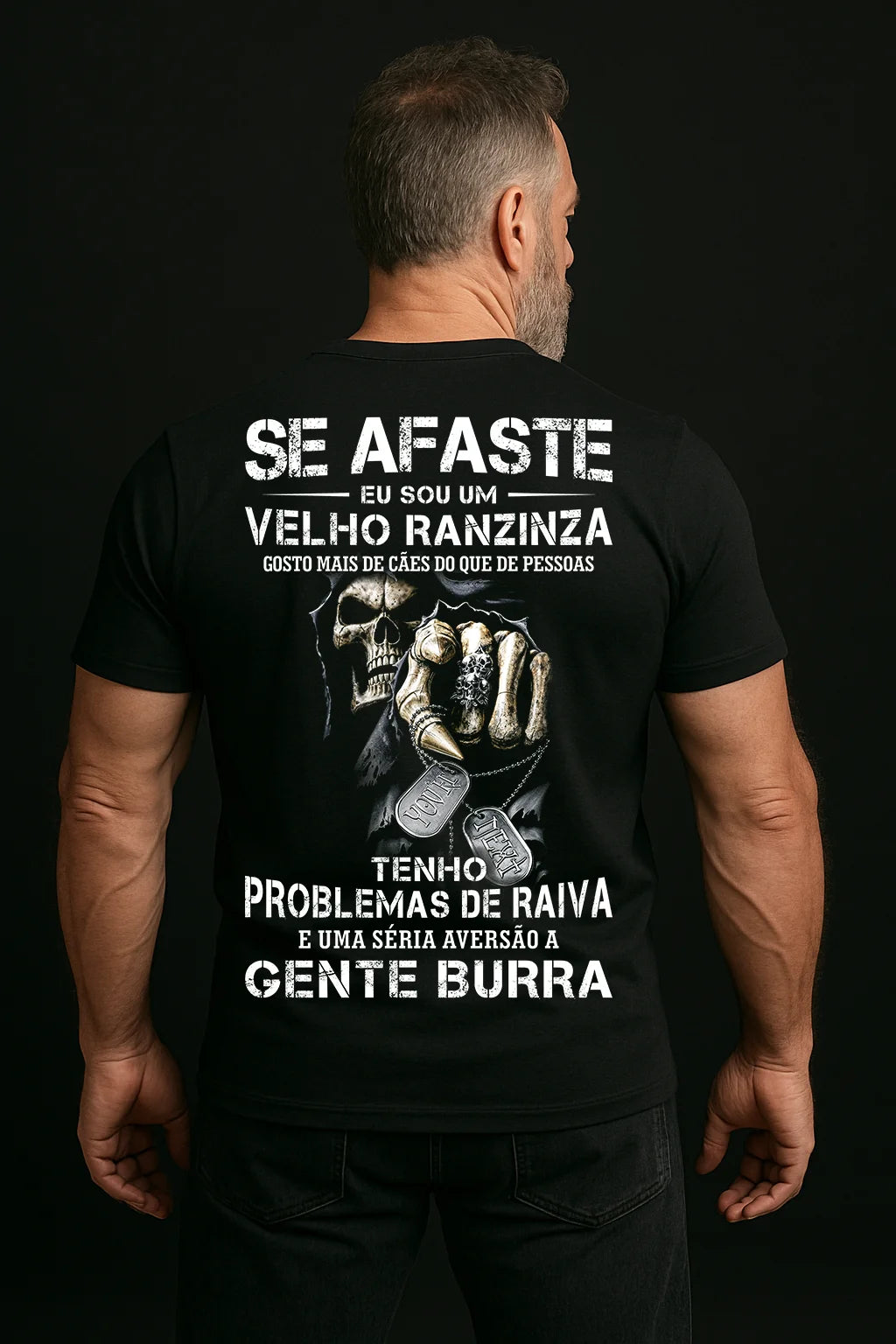 Camiseta Masculina Preta – Frase Engraçada “Velho Ranzinza” – Avesso Branco