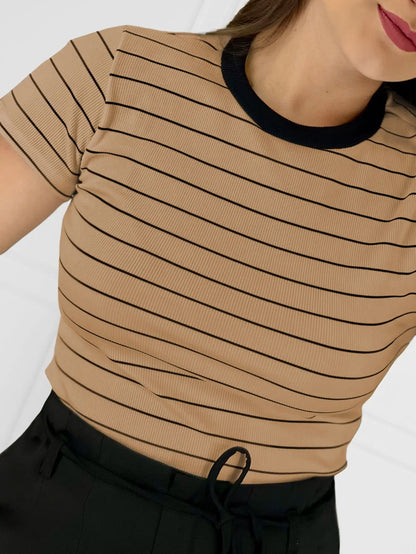 Camiseta Feminina Listrada Ribana – Estilo Casual Moderno – Primavera/Verão