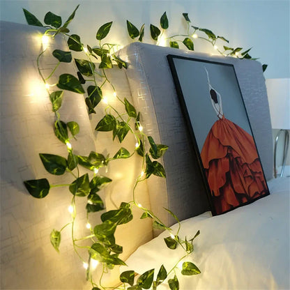 Cordão de Luzes LED com Folhagem Artificial