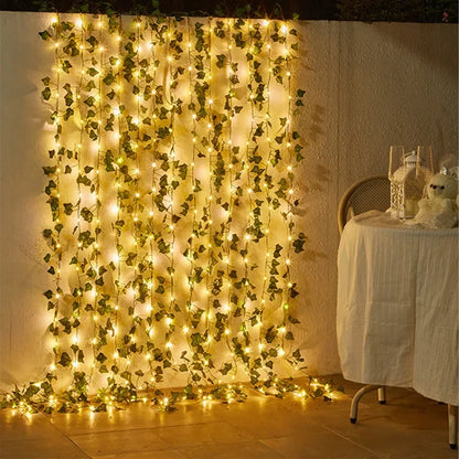 Cordão de Luzes LED com Folhagem Artificial