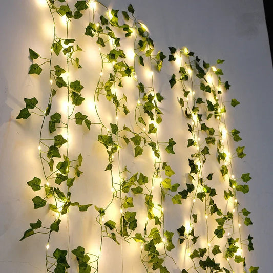 Cordão de Luzes LED com Folhagem Artificial