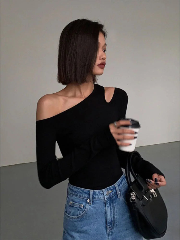 Blusa Feminina Ombro Caído Assimétrico – Slim Fit com Manga Longa
