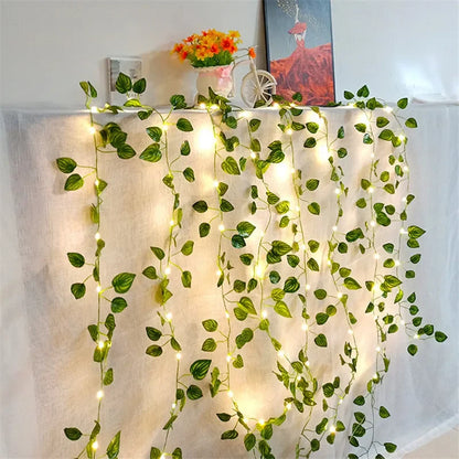 Cordão de Luzes LED com Folhagem Artificial