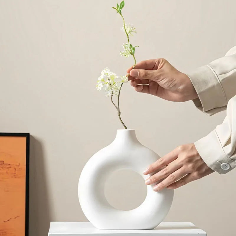 Vaso Decorativo Minimalista em Forma de Donut – Estilo Moderno